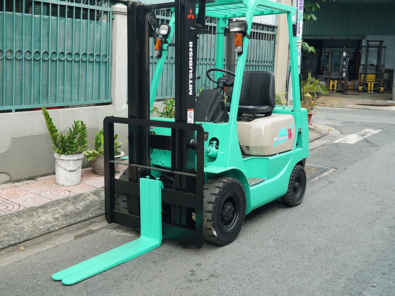 Dịch vụ cho thuê xe nâng 1.5 tấn của Nâng Cẩu Thanh Nhã