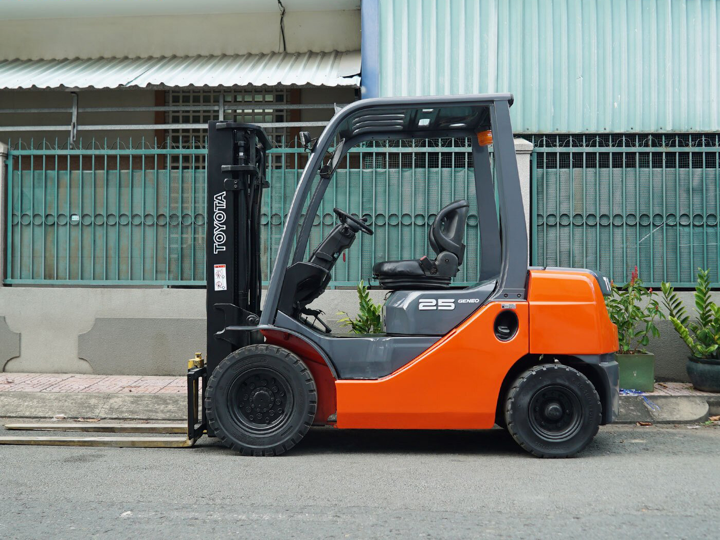 Xe nâng dầu Toyota 2.5 tấn