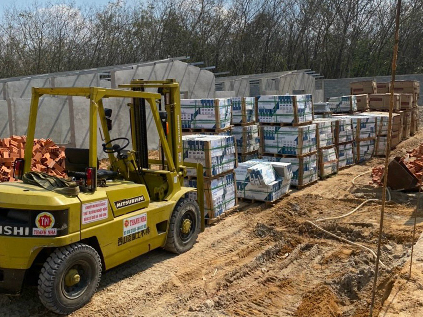 Cho thuê xe nâng di dời hàng hoá của Công Ty Thanh Nhã