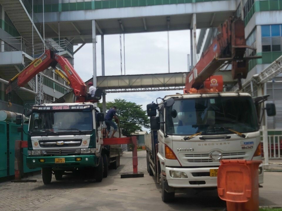 Nâng cẩu Thanh Nhã lắp đặt máy móc