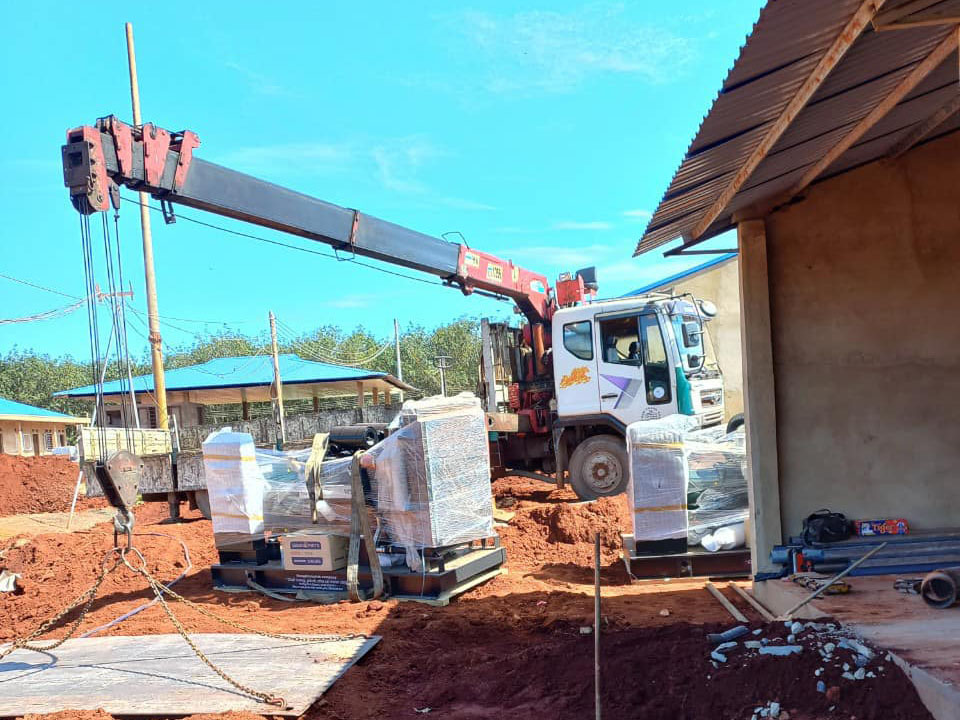 Dịch vụ nâng cẩu các thiết bị, máy móc thi công trong công trình xây dựng