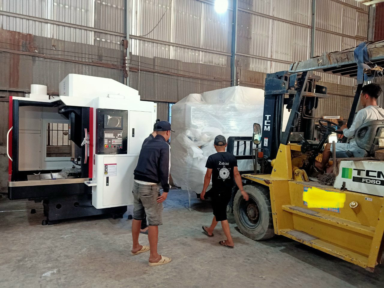 Nâng cẩu Thanh Nhã cho thuê xe nâng ngắn hạn ở Tp. Hồ Chí Minh