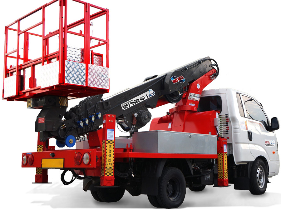 Sử dụng xe cẩu nâng người lên cao