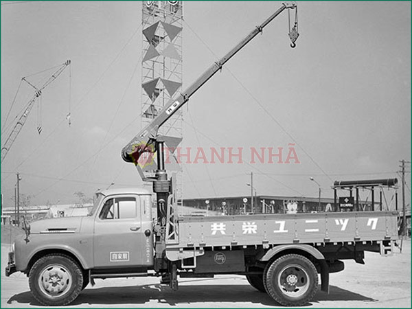 UNIC – Thương Hiệu Nổi Tiếng Thế Giới Về Cần Cẩu Gắn Trên Xe tải 4