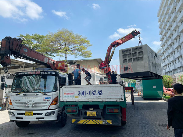 Nâng cẩu Thanh Nhã hỗ trợ khách hàng thuê xe