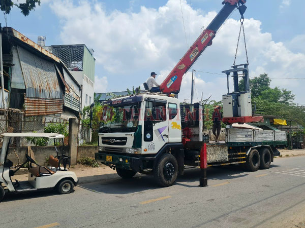 Tại sao nên chọn thuê xe cẩu xe nâng thay cho lao động truyền thống ?