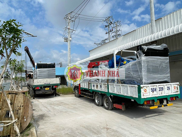 Nâng cẩu Thanh Nhã hỗ trợ khách hàng di dời kho xưởng, thiết bị