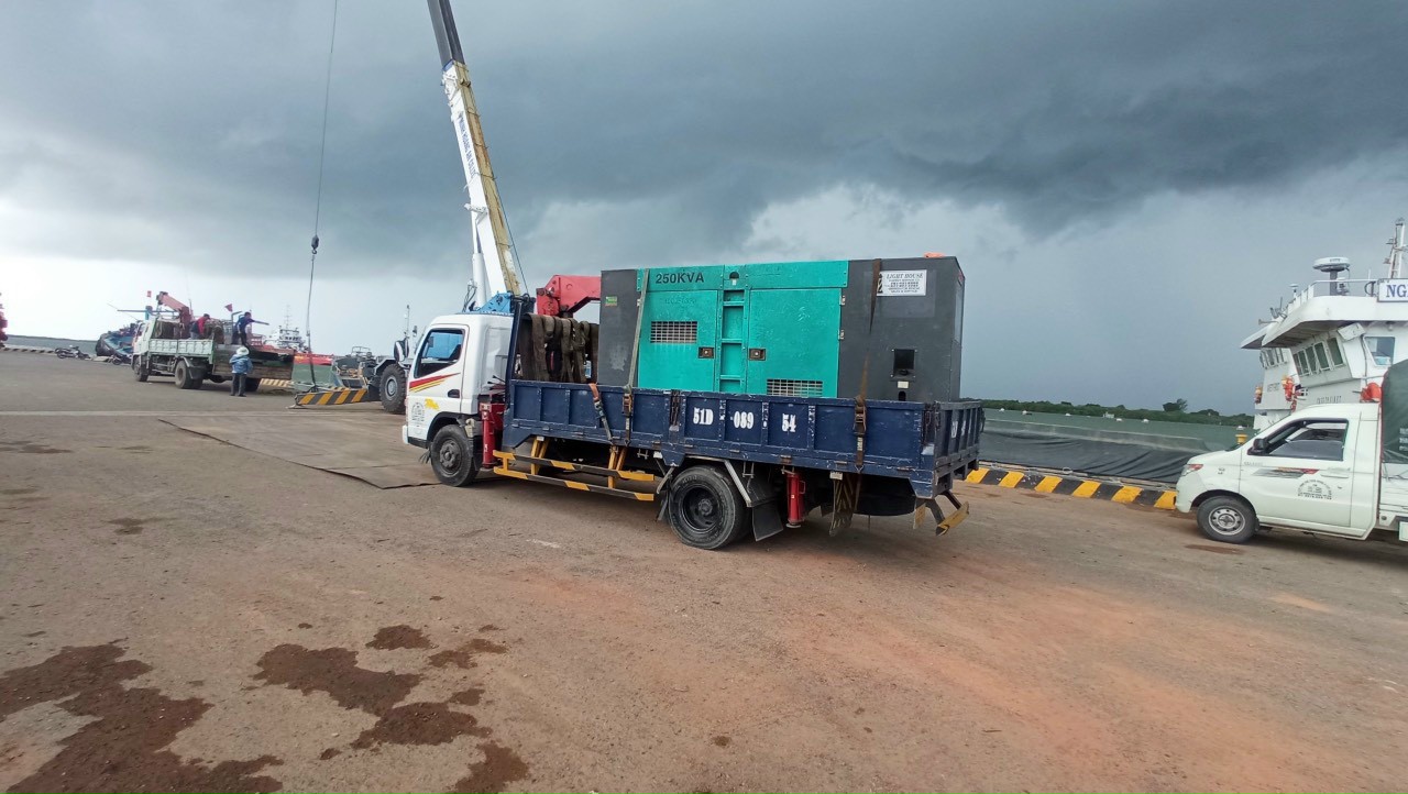 Dịch vụ vận chuyển máy phát điện của Nâng Cẩu Thanh Nhã