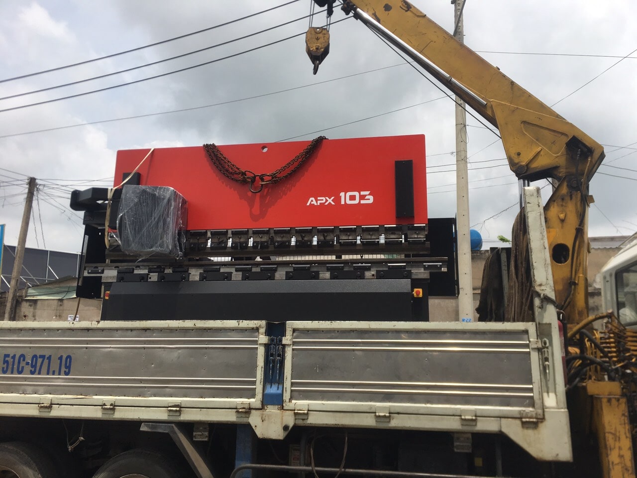 Dịch vụ vận chuyển máy chấn tôn