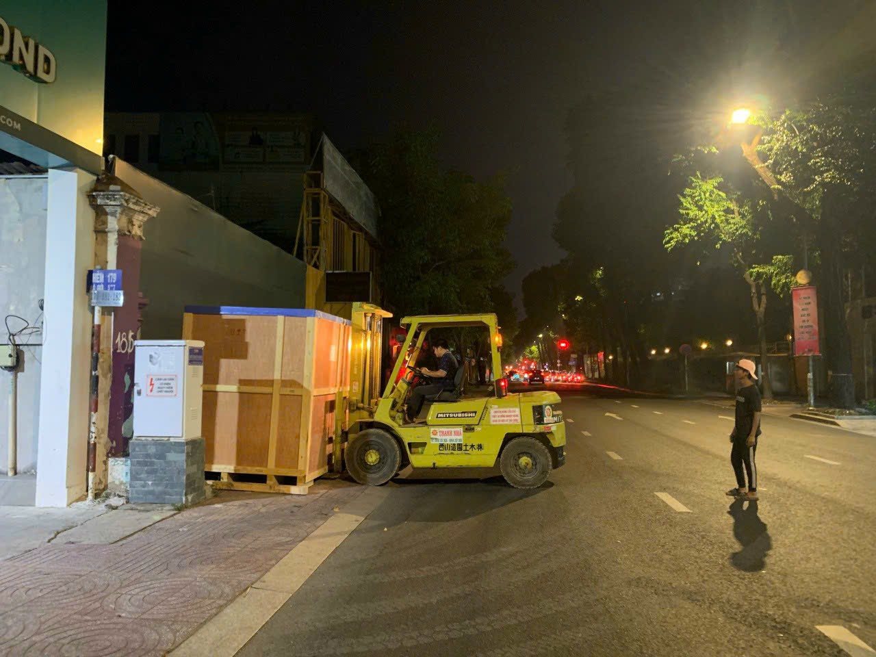 Thanh Nhã phục vụ xuyên đêm - làm việc 24/7