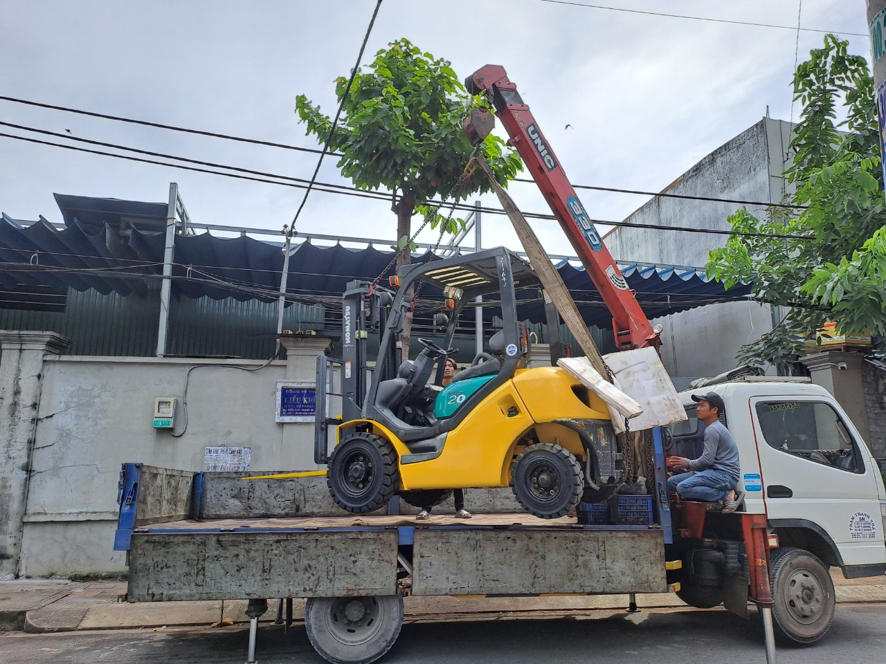 Hình ảnh xe nâng động cơ