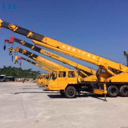 Xe cẩu Kato phục vụ công việc hỗ trợ khách hàng