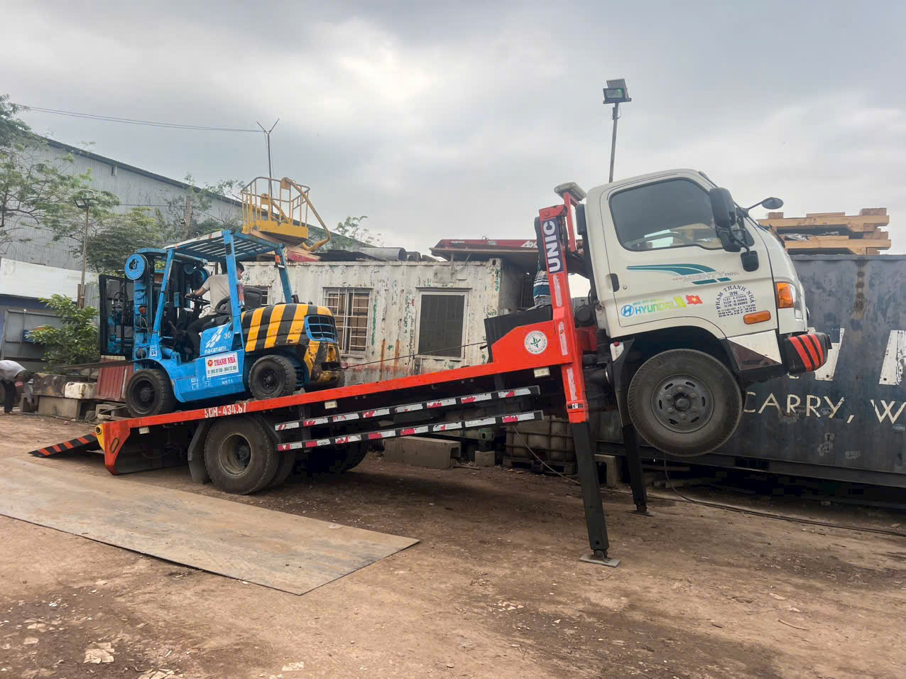 Nâng cẩu Thanh Nhã cung cấp dịch vụ vận chuyển hàng hóa cồng kềnh