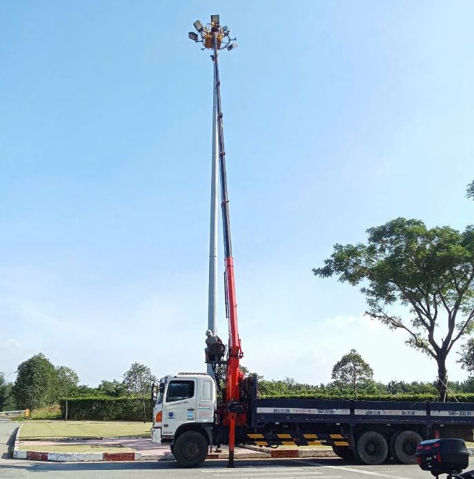 Xe cẩu phục vụ ngành điện lực