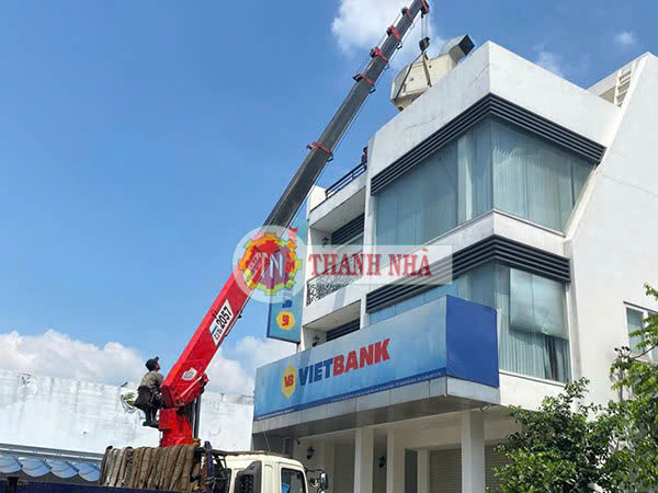 Xe cẩu phục vụ trong công việc