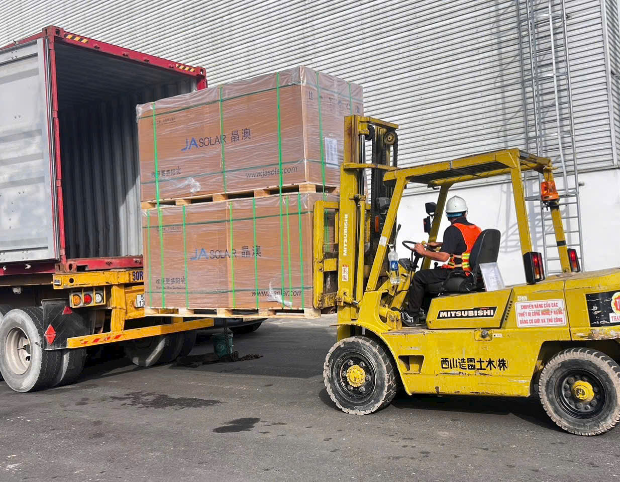 Cho Thuê Xe Nâng Vận Chuyển Pin Năng Lượng Mặt Trời Tại Lâm Đồng Cho Thuê Xe Nâng Vận Chuyển Pin Năng Lượng Mặt Trời Tại Lâm Đồng