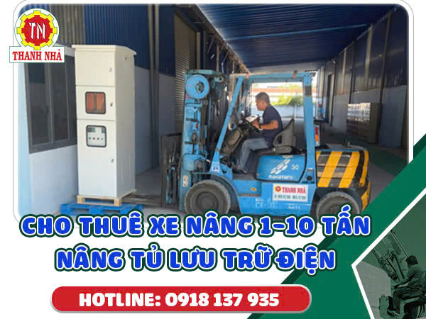 Dịch vụ cho thuê xe nâng hỗ trợ vận chuyển tủ lưu trữ điện