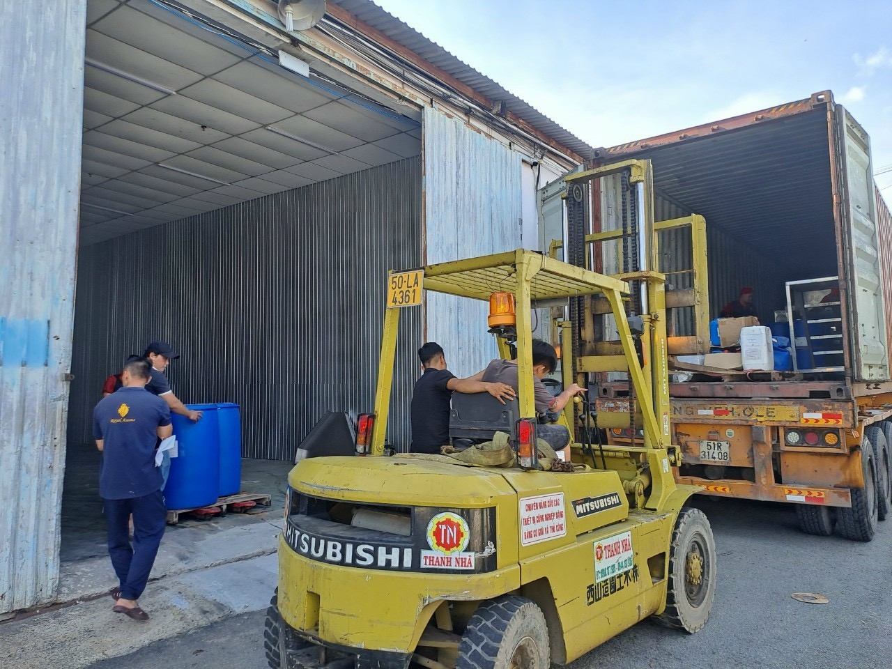 Dịch vụ rút container - Đảm bảo an toàn và hiệu quả