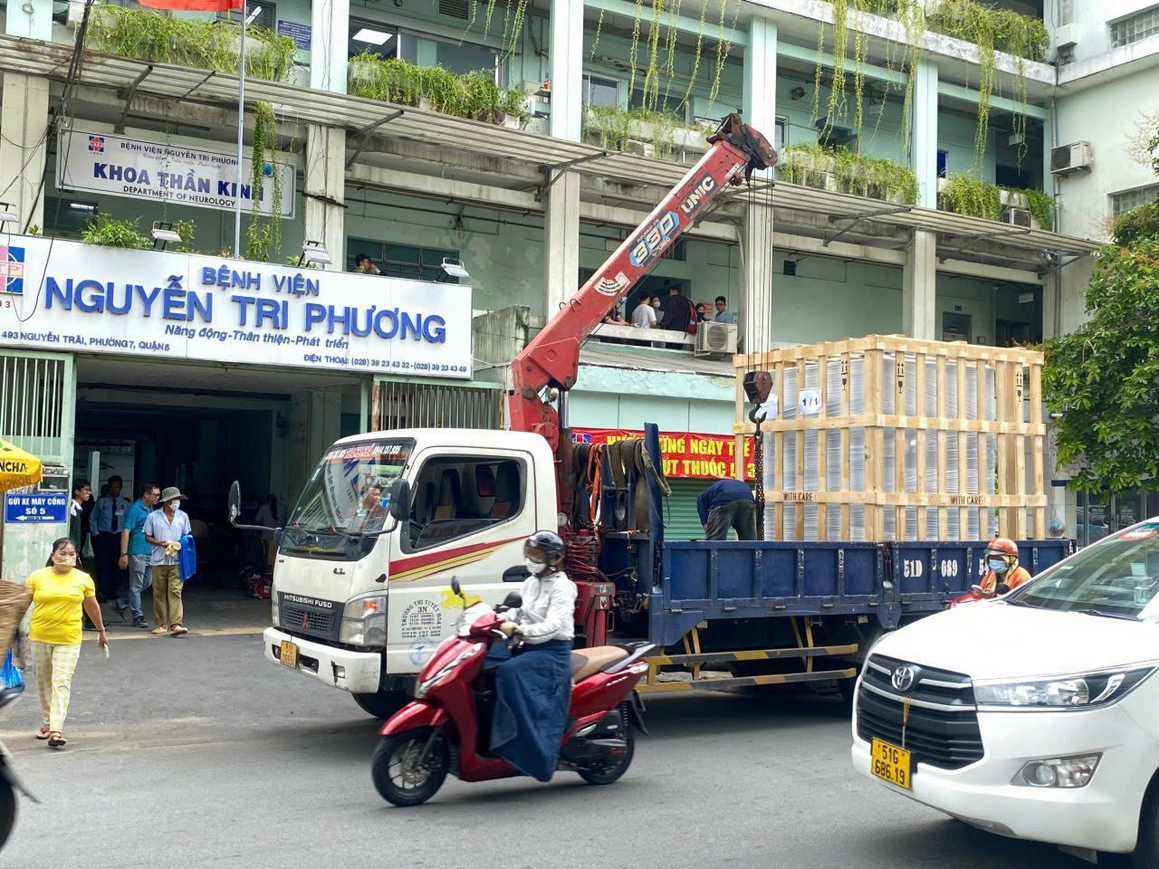 Hình ảnh lắp đặt thiết bị y tế tại Bệnh viện Nguyễn Tri Phương